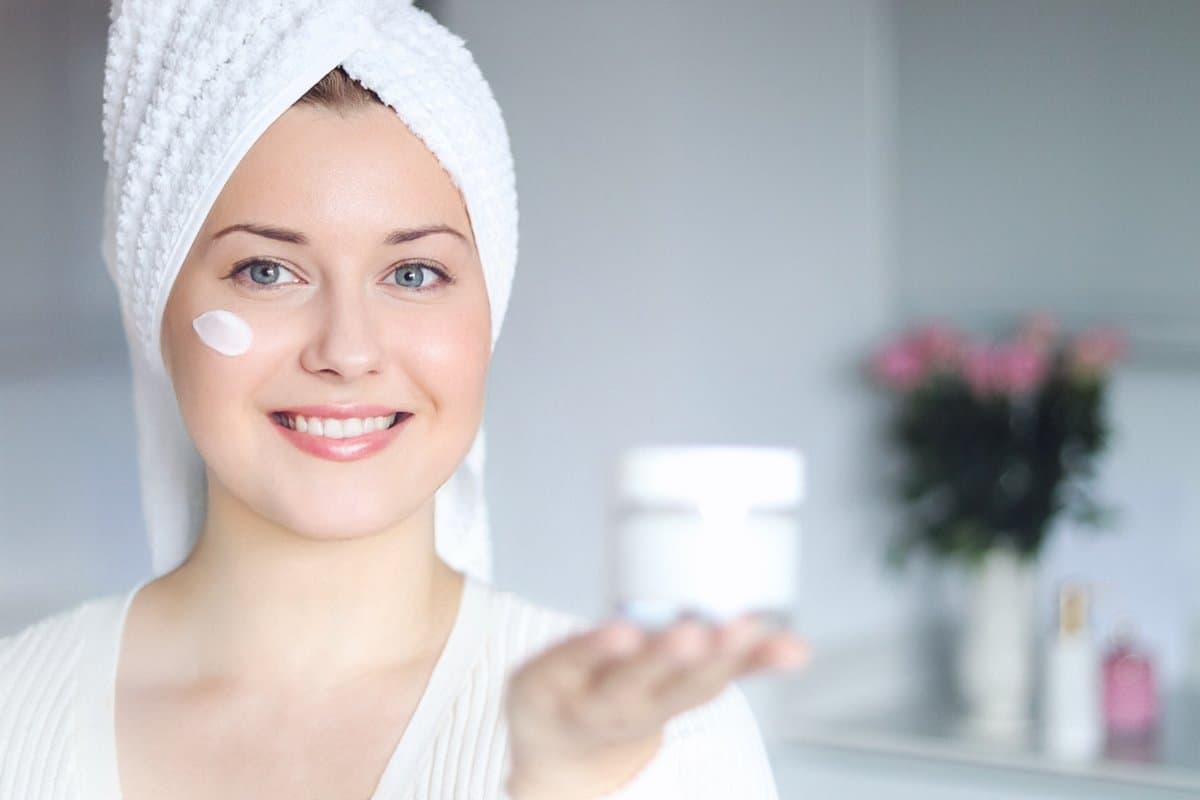 Paliwanag sa mga Moisturizer: Paano Sila Gumagana at Bakit Kailangan Mo ng Isa Araw-Araw